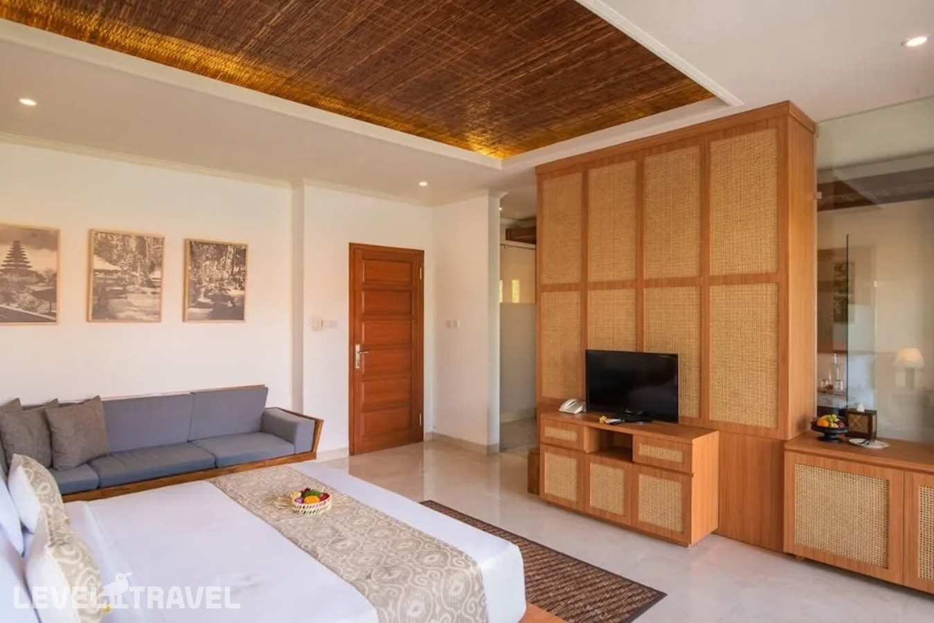 Двухместный люкс Deluxe с видом на бассейн двуспальная кровать — фото 2
