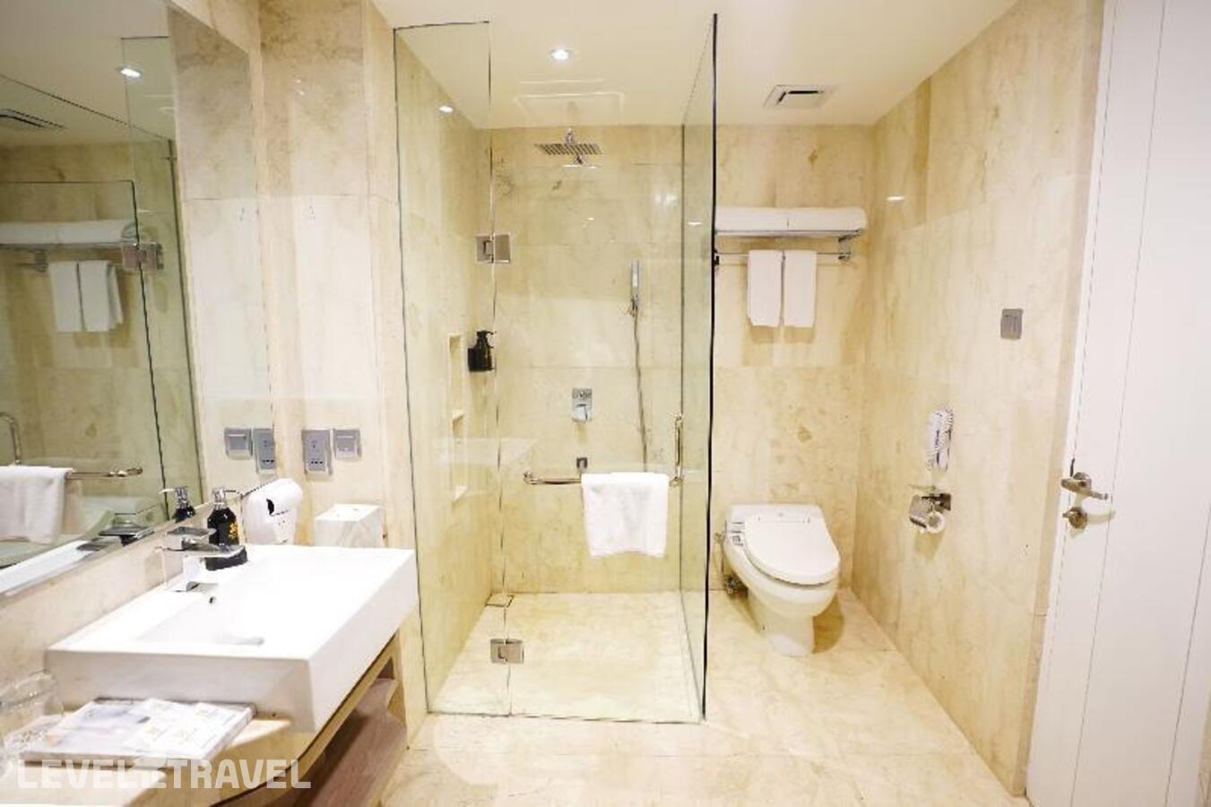 фотографии номера Номер бизнес (две односпальные кровати) отеля Platinum Hotel Jimbaran в Индонезия(Кедонганан) - фото №6