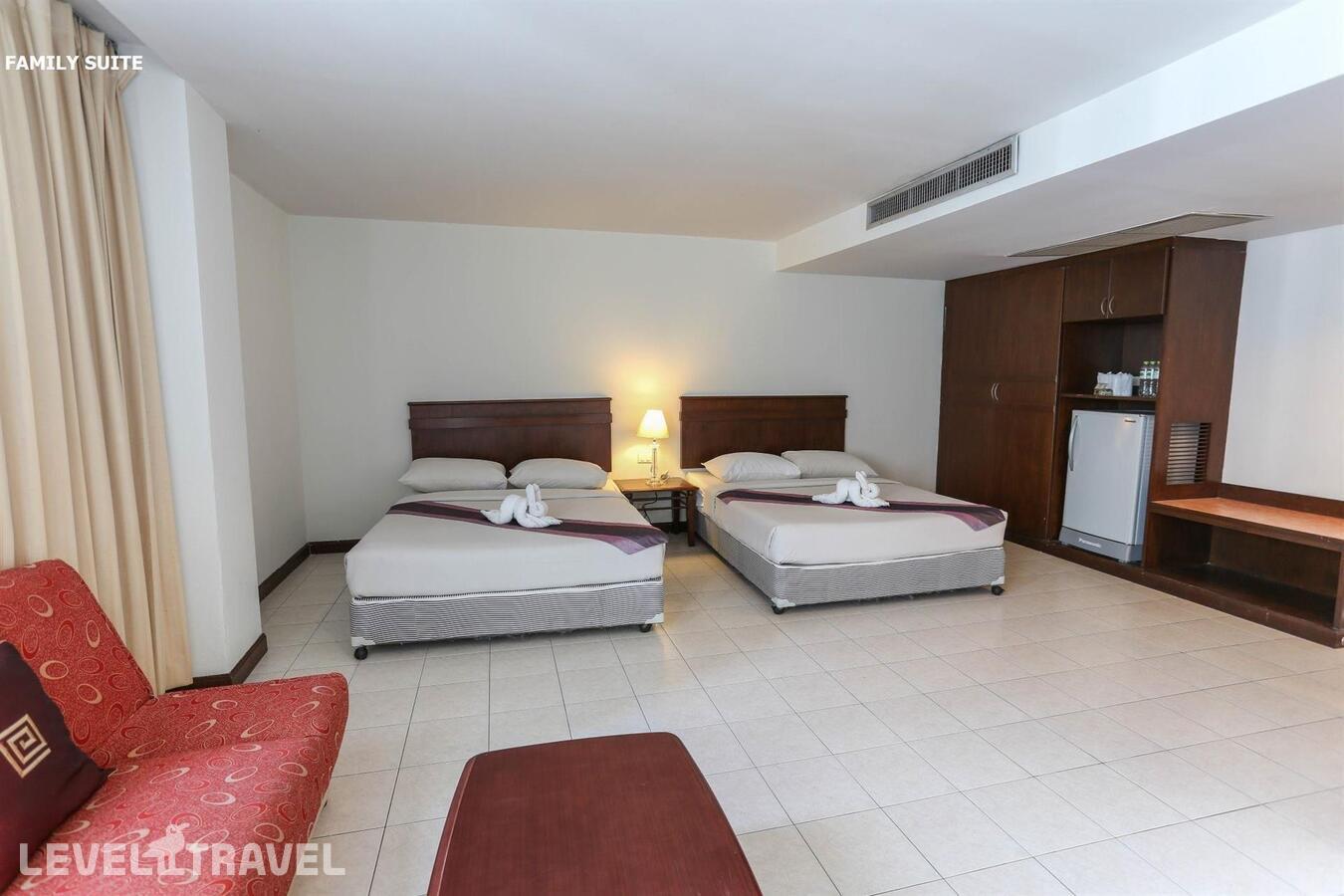 фотографии номера Семейный люкс отеля Crown Pattaya Beach Hotel в Таиланд(Центральная Паттайя) - фото №1