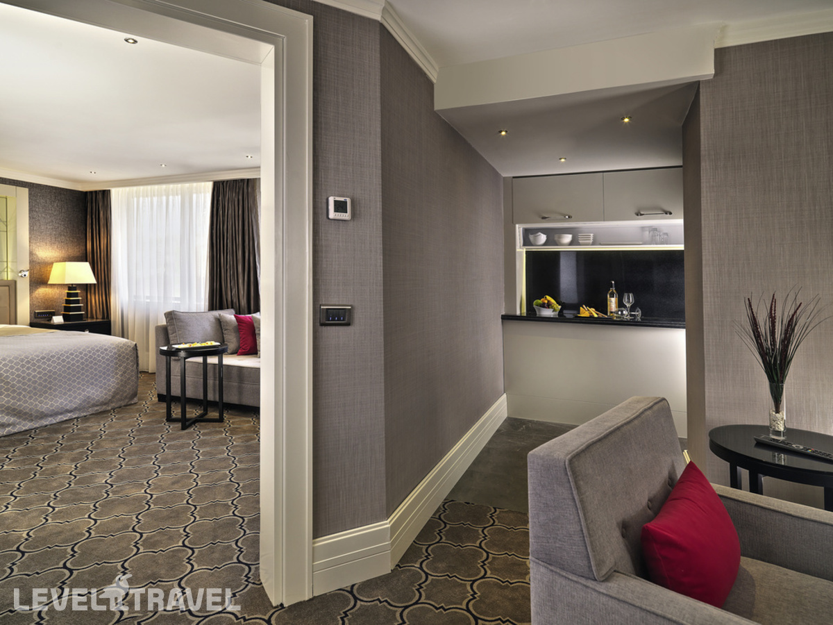 фотографии номера Люкс с видом на город отеля Mercure Istanbul Bomonti в Турция(Бомонти) - фото №3