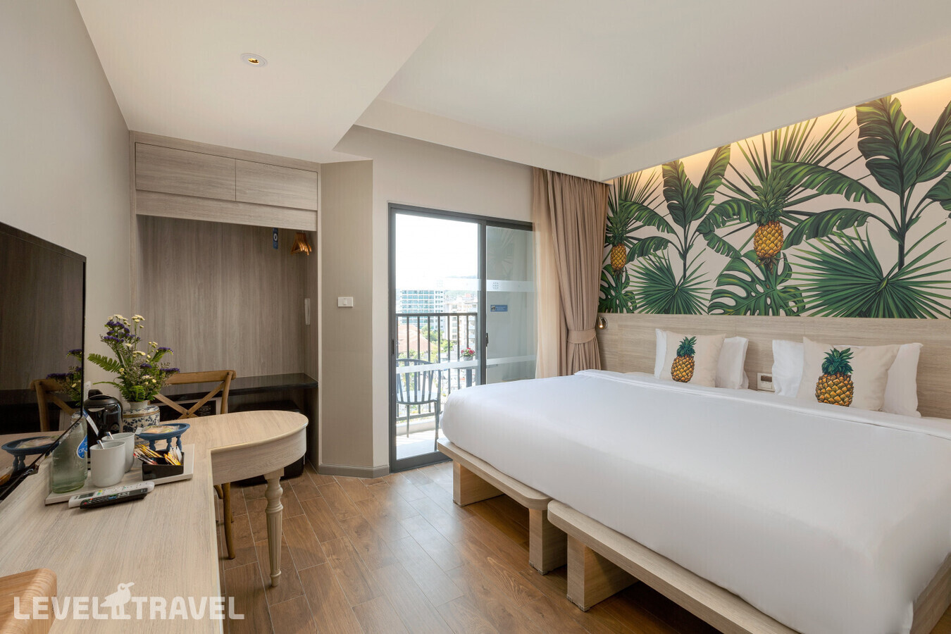 фотографии номера Студия с видом на город отеля Sawaddi Patong Resort & Spa (Ex. Centara Sawaddi) в Таиланд(Патонг Бич) - фото №2