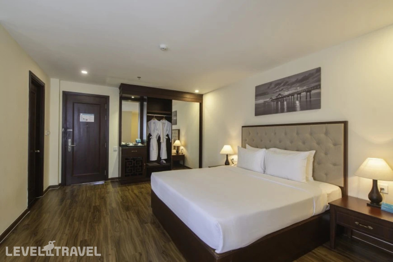 фотографии номера Двухместный номер Senior Deluxe двуспальная кровать отеля Florida Hotel Nha Trang в Вьетнам(Нячанг) - фото №1