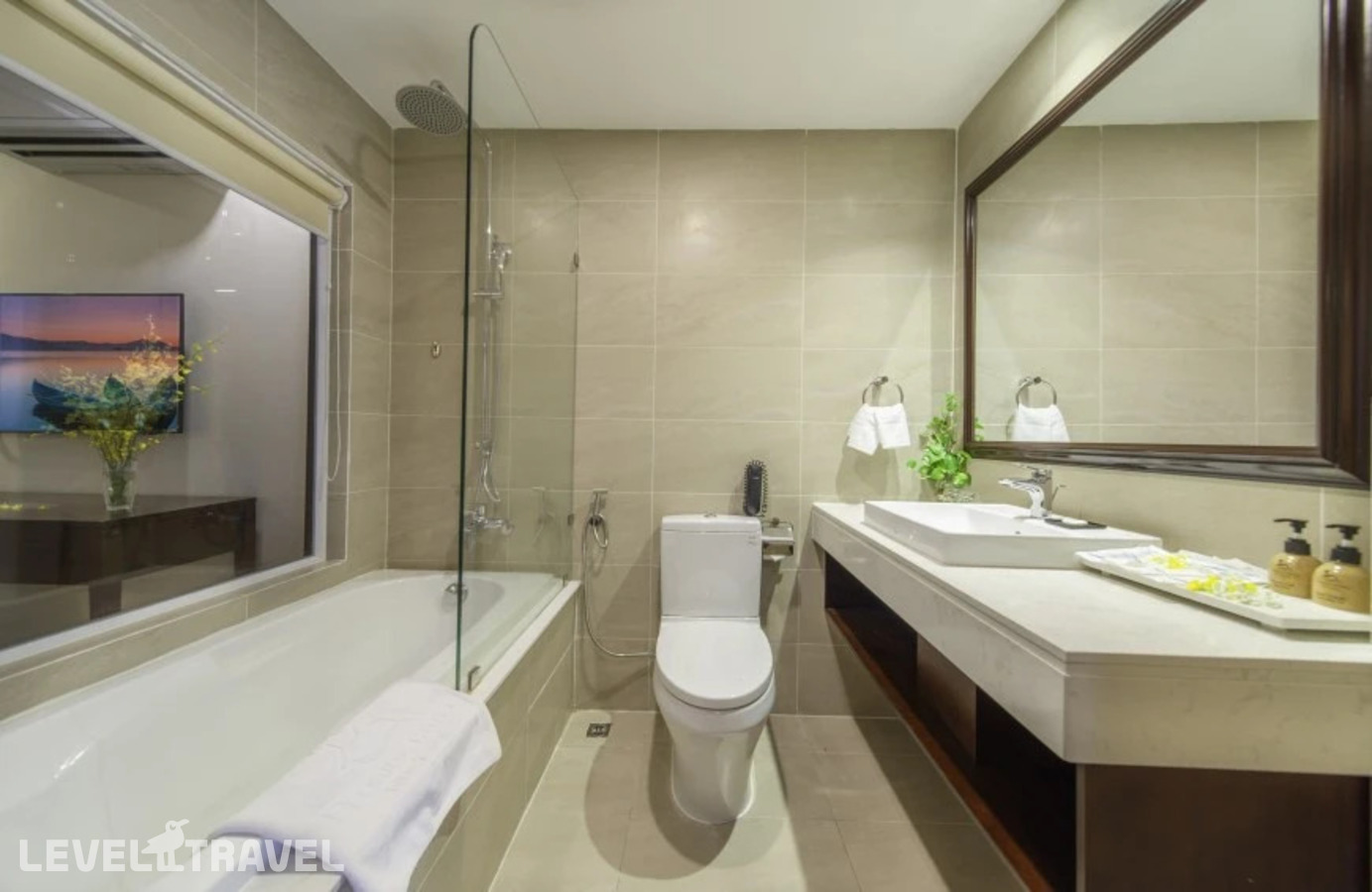 фотографии номера Двухместный номер Senior Deluxe двуспальная кровать отеля Florida Hotel Nha Trang в Вьетнам(Нячанг) - фото №5