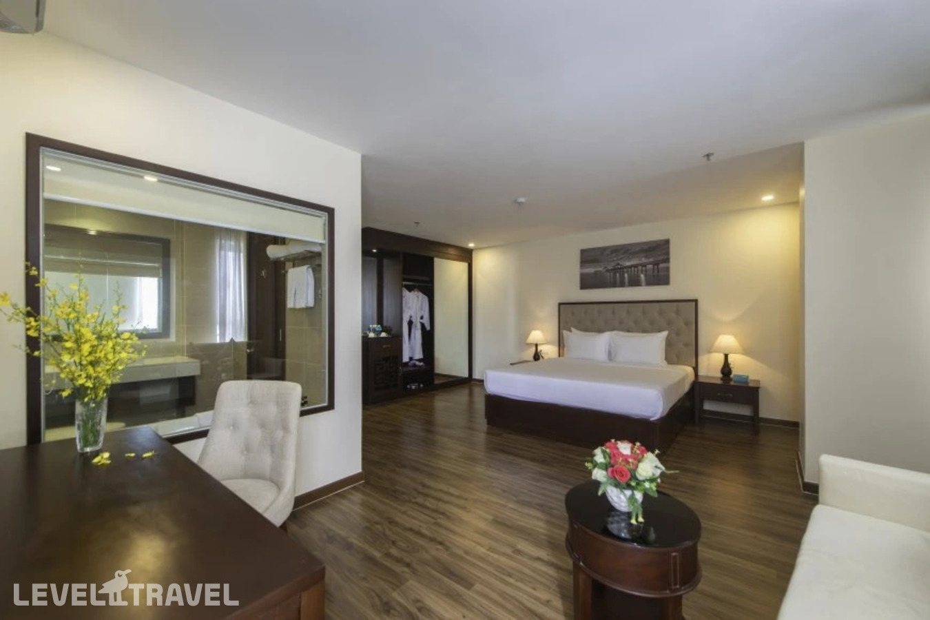 фотографии номера Двухместный номер Senior Deluxe двуспальная кровать отеля Florida Hotel Nha Trang в Вьетнам(Нячанг) - фото №2