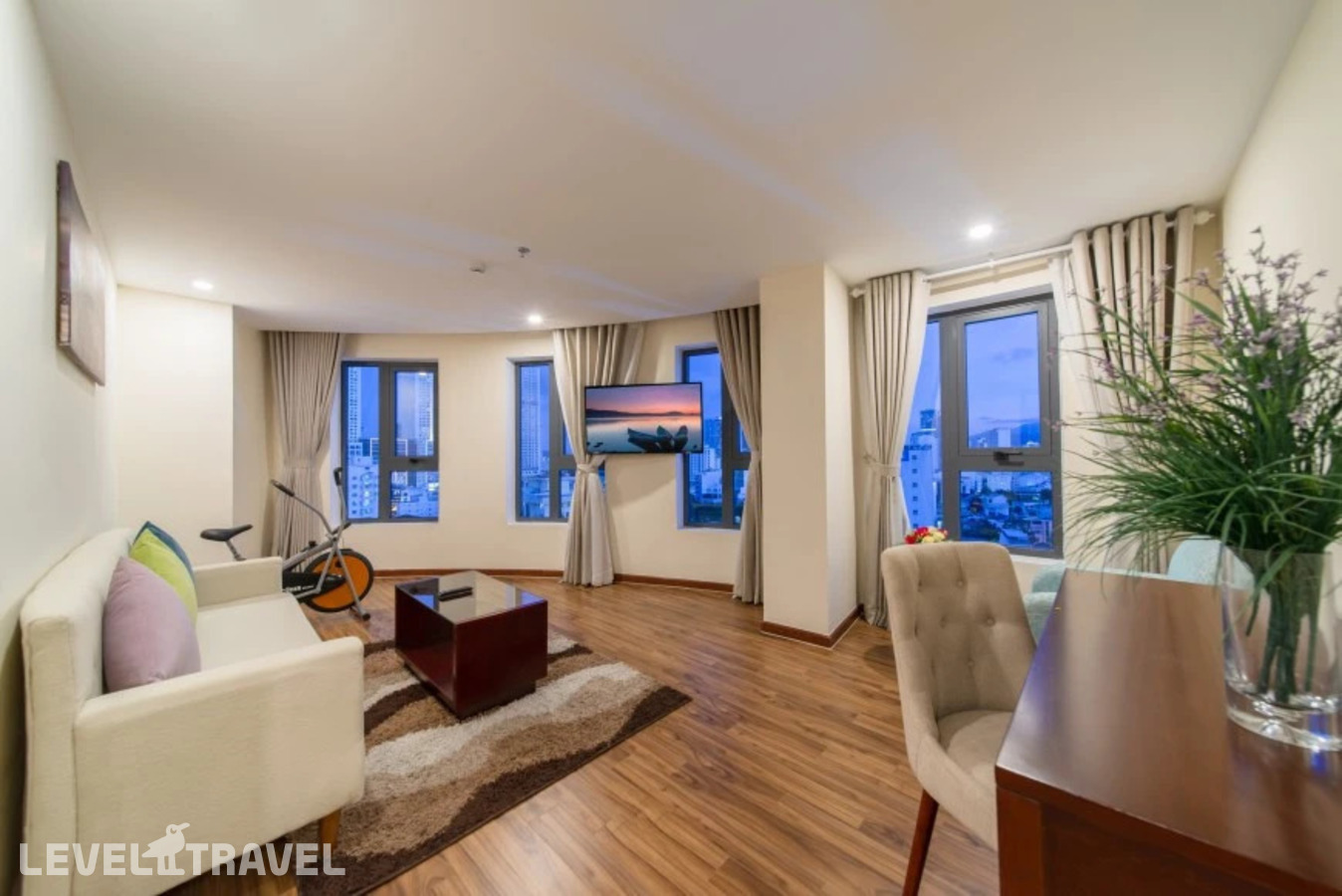 фотографии номера Двухместный люкс Florida двуспальная кровать отеля Florida Hotel Nha Trang в Вьетнам(Нячанг) - фото №2