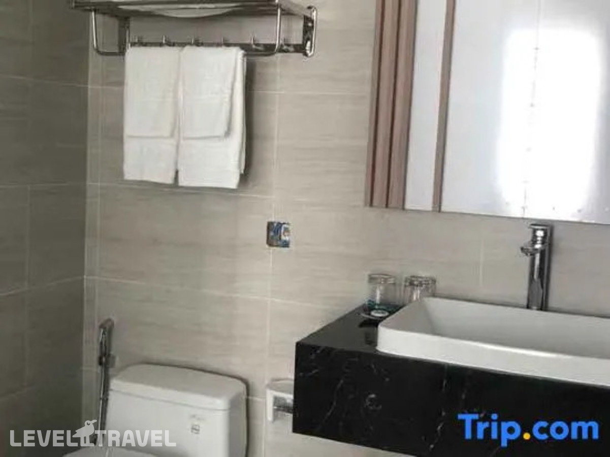 фотографии номера Номер Deluxe с балконом и с частичным видом на море отеля Nalicas Hotel в Вьетнам(Нячанг) - фото №11