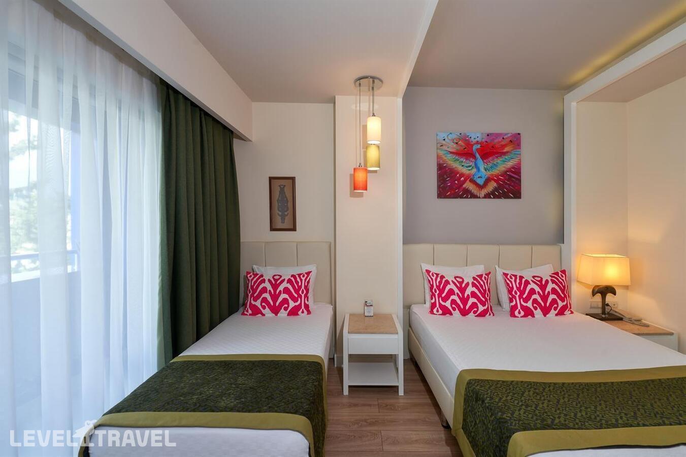 фотографии номера Трехместный с видом на окрестности отеля Orange County Resort Hotel Alanya в Турция(Окурджалар) - фото №1