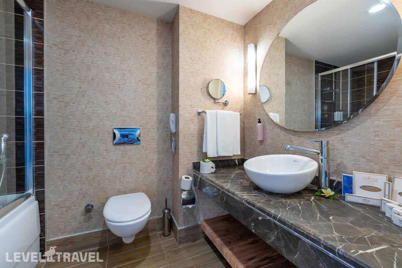 фотографии номера Трехместный с видом на окрестности отеля Orange County Resort Hotel Alanya в Турция(Окурджалар) - фото №2