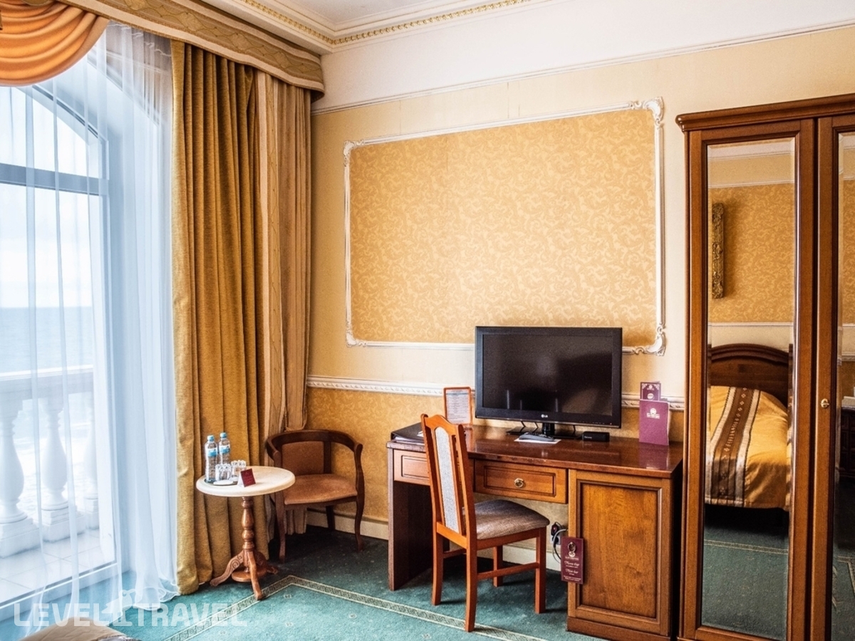 фотографии номера Стандартный с балконом и видом на море отеля Grand Palace Hotel в Россия(Светлогорск) - фото №2