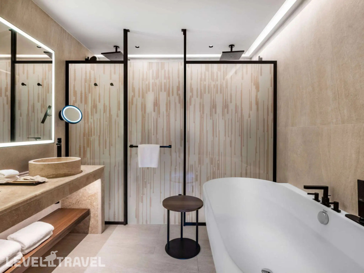фотографии номера Люкс отеля Hotel Swissotel Tbilisi в Грузия(Тбилиси) - фото №5
