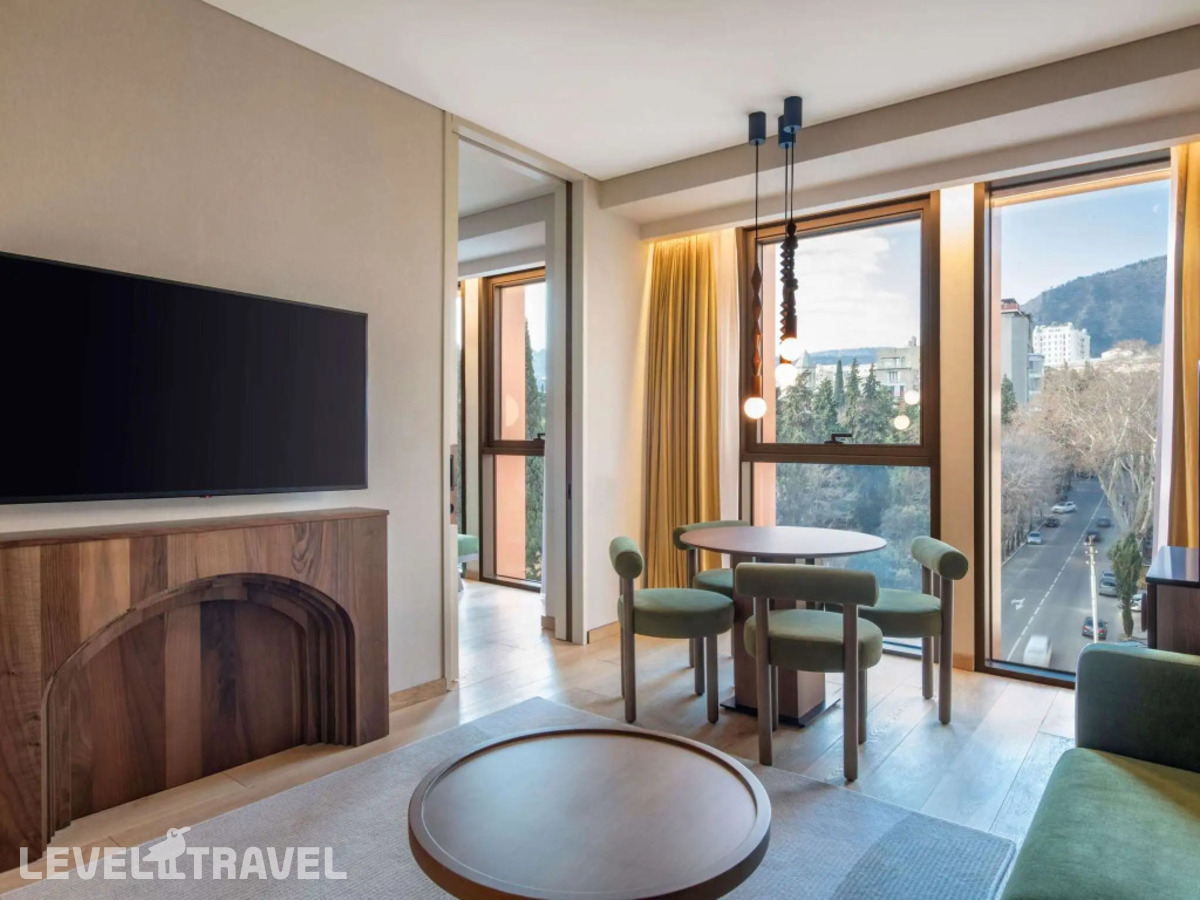 фотографии номера Люкс отеля Hotel Swissotel Tbilisi в Грузия(Тбилиси) - фото №4