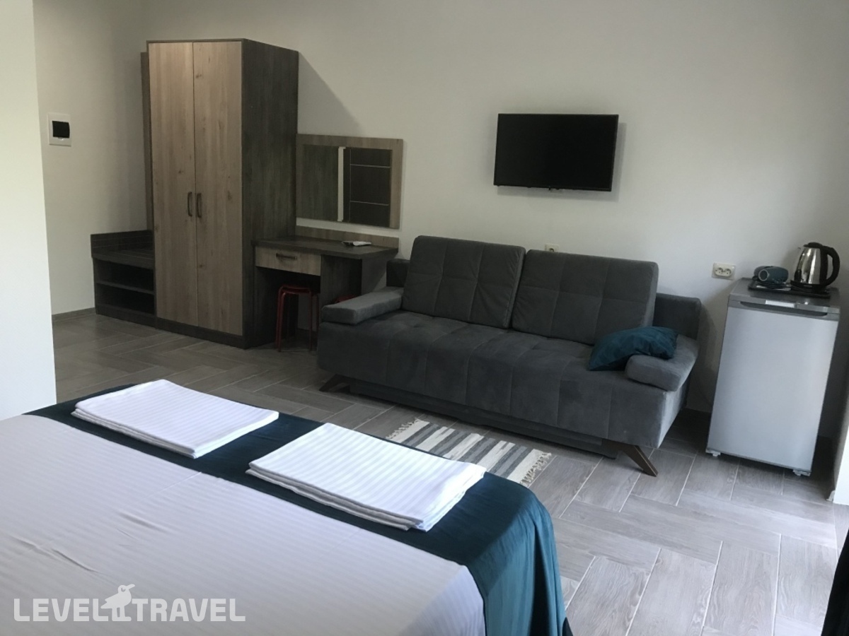 Четырёхместный полулюкс Comfort с балконом и с красивым видом из окна — фото 4