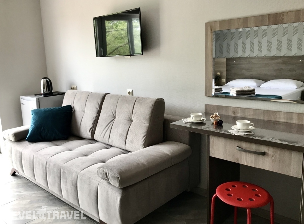 Четырёхместный полулюкс Comfort с балконом и с красивым видом из окна — фото 3