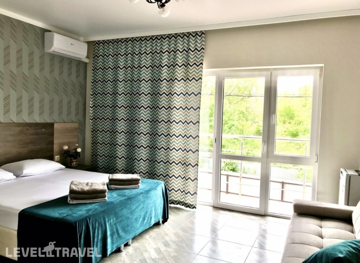 Четырёхместный полулюкс Comfort с балконом и с красивым видом из окна — фото 1