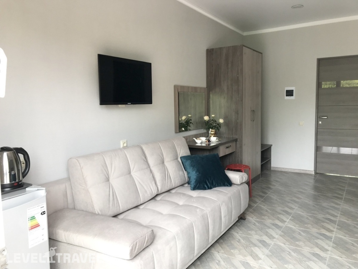 Четырёхместный полулюкс Comfort с балконом и с красивым видом из окна — фото 2