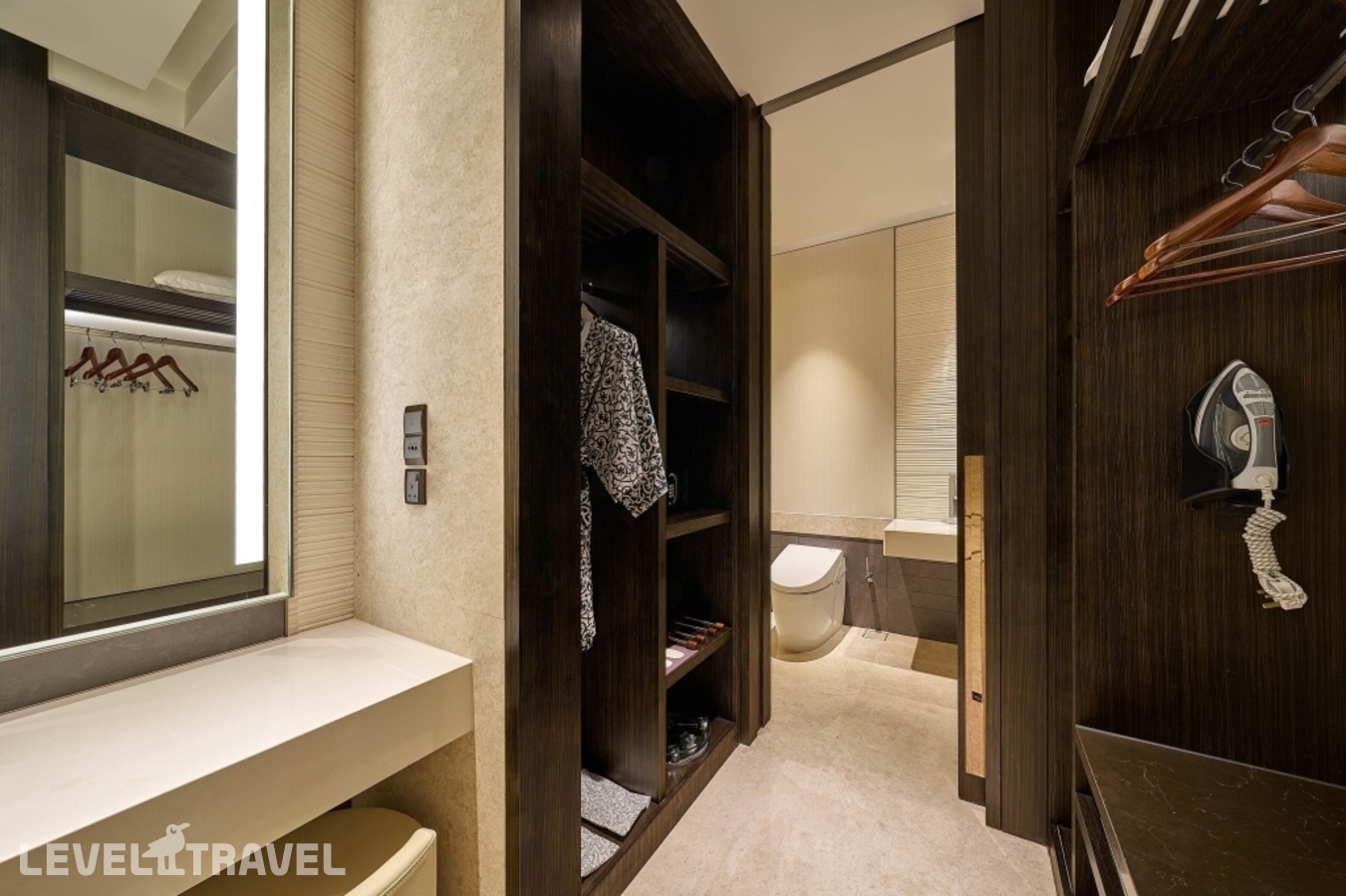 фотографии номера Двухместный номер Retreat Signature Sky двуспальная кровать отеля Banyan Tree Kuala Lumpur в Малайзия(Куала-Лумпур) - фото №4