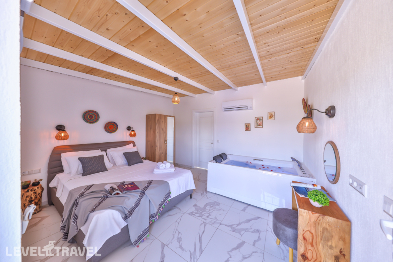 фотографии номера Вилла Deluxe с балконом и с видом на горы отеля Villa Ay в Турция(Каш) - фото №1