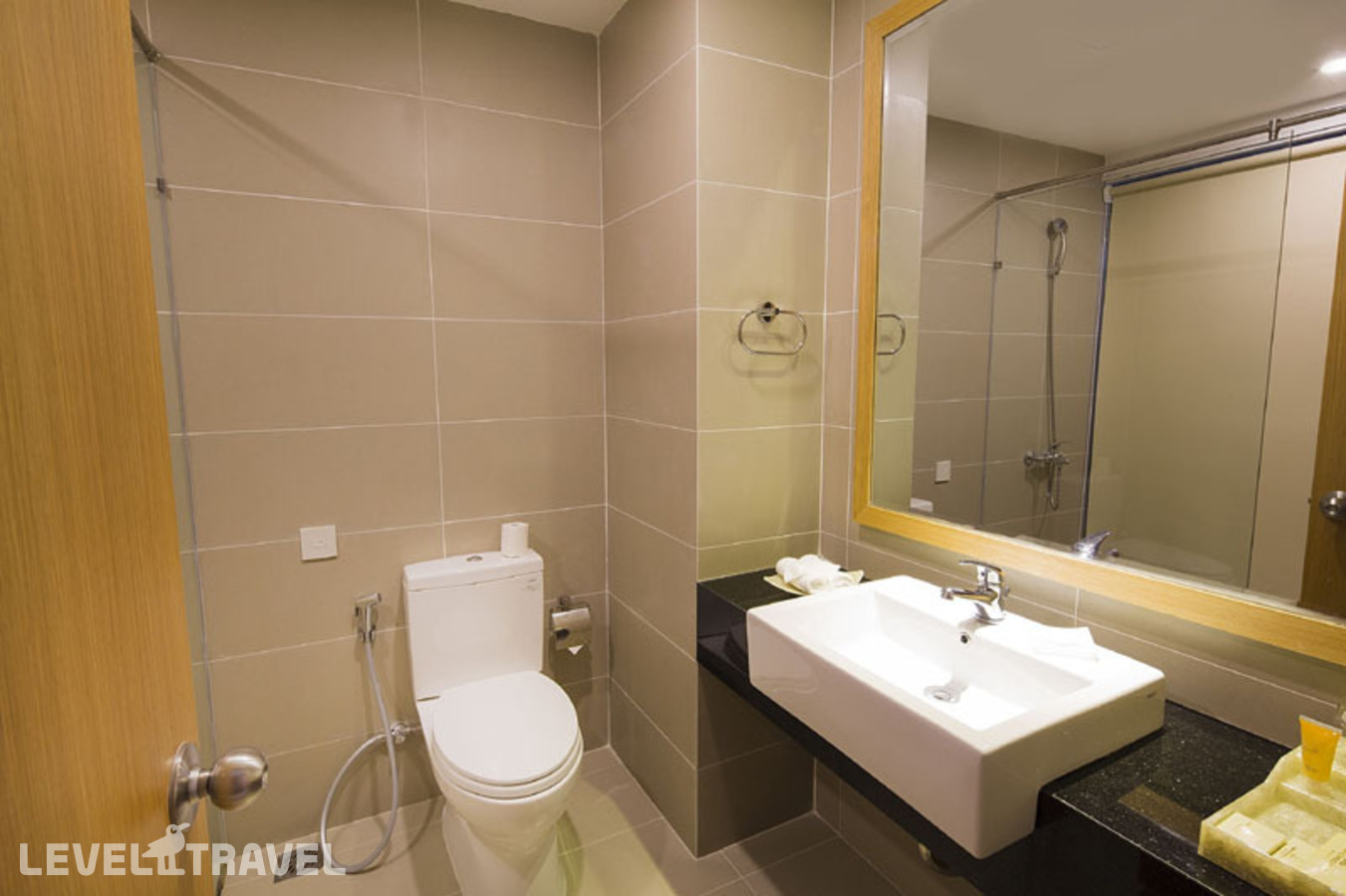 фотографии номера Делюкс с видом на море (две односпальные кровати) отеля Dendro Gold Hotel в Вьетнам(Нячанг) - фото №3