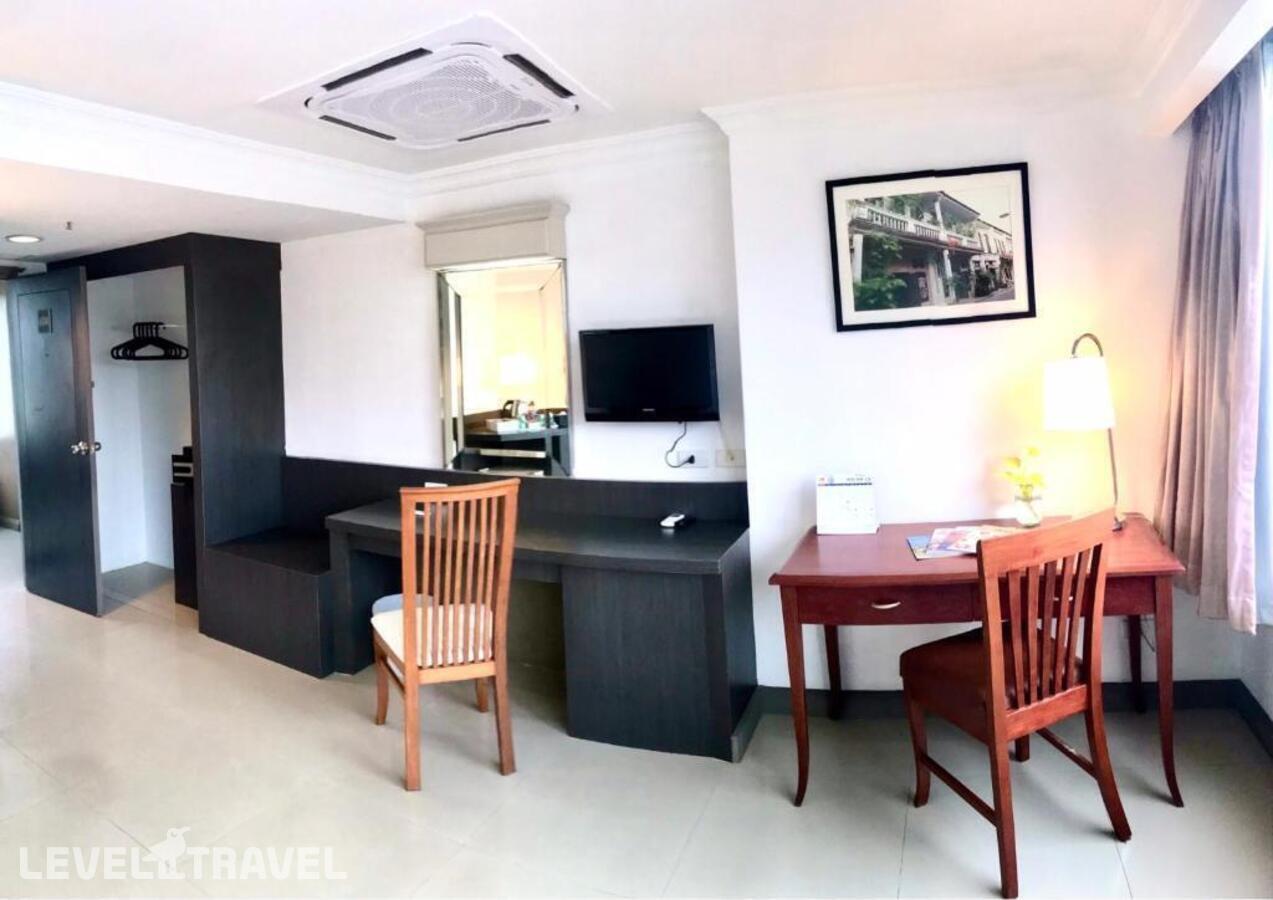 фотографии номера Улучшенный с видом на город отеля I Pavilion Phuket Hotel в Таиланд(город Пхукет) - фото №1