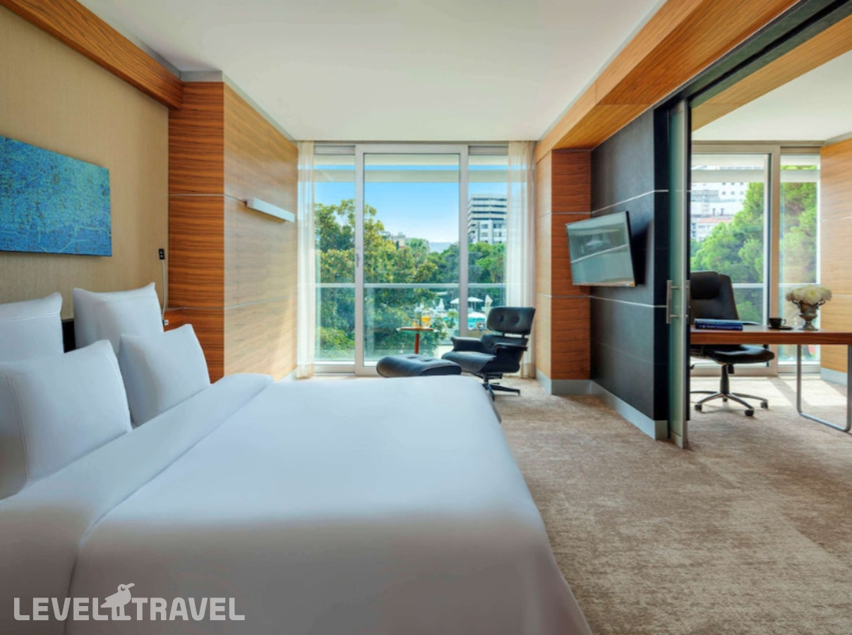 фотографии номера Люкс бизнес с видом на море отеля Swissotel Buyuk Efes Izmir в Турция(Измир) - фото №7