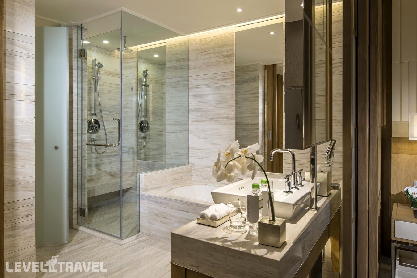 фотографии номера Номер для людей с ограниченными возможностями отеля Intercontinental Nha Trang Hotel в Вьетнам(Нячанг) - фото №3