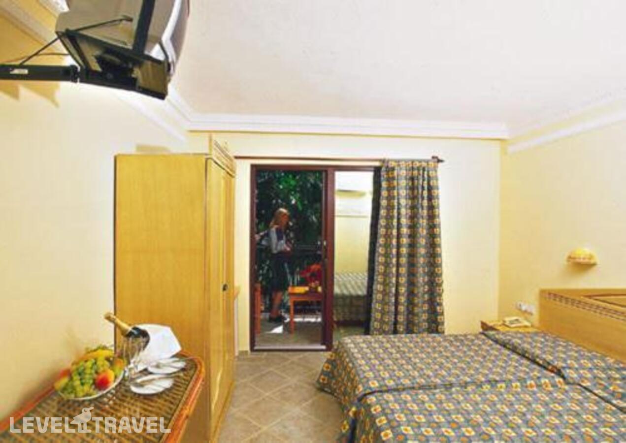 фотографии номера Семейный номер Standard Дуплекс с видом на сад отеля Tropic On The Beach Hotel в Турция(Сиде - центр) - фото №5