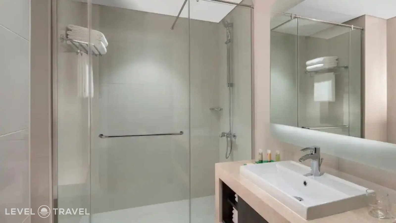 фотографии номера Стандартный с видом на бассейн отеля Hyatt Place Dubai Jumeirah в ОАЭ(Бар Дубай) - фото №39