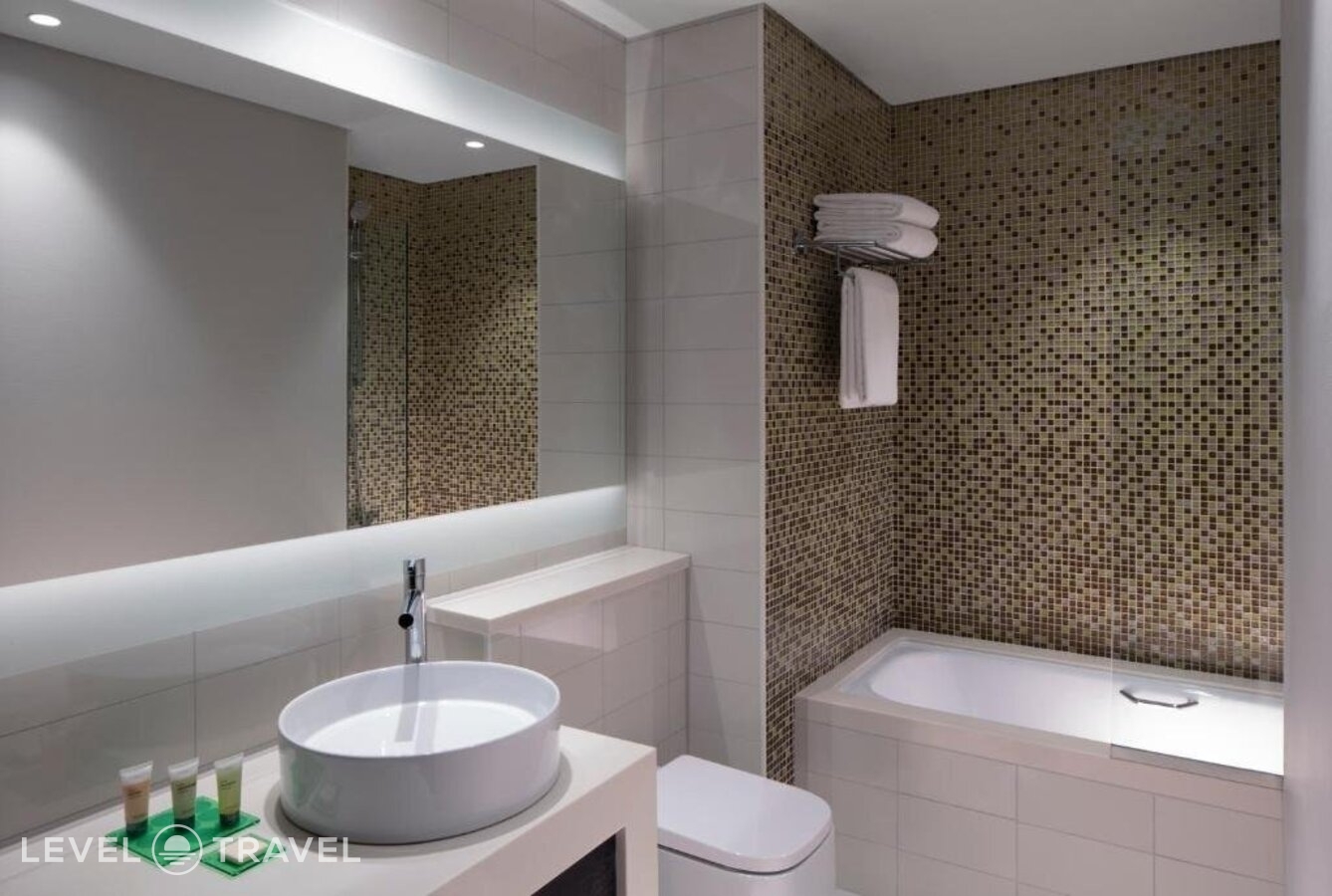 фотографии номера Стандартный с видом на бассейн отеля Hyatt Place Dubai Jumeirah в ОАЭ(Бар Дубай) - фото №15