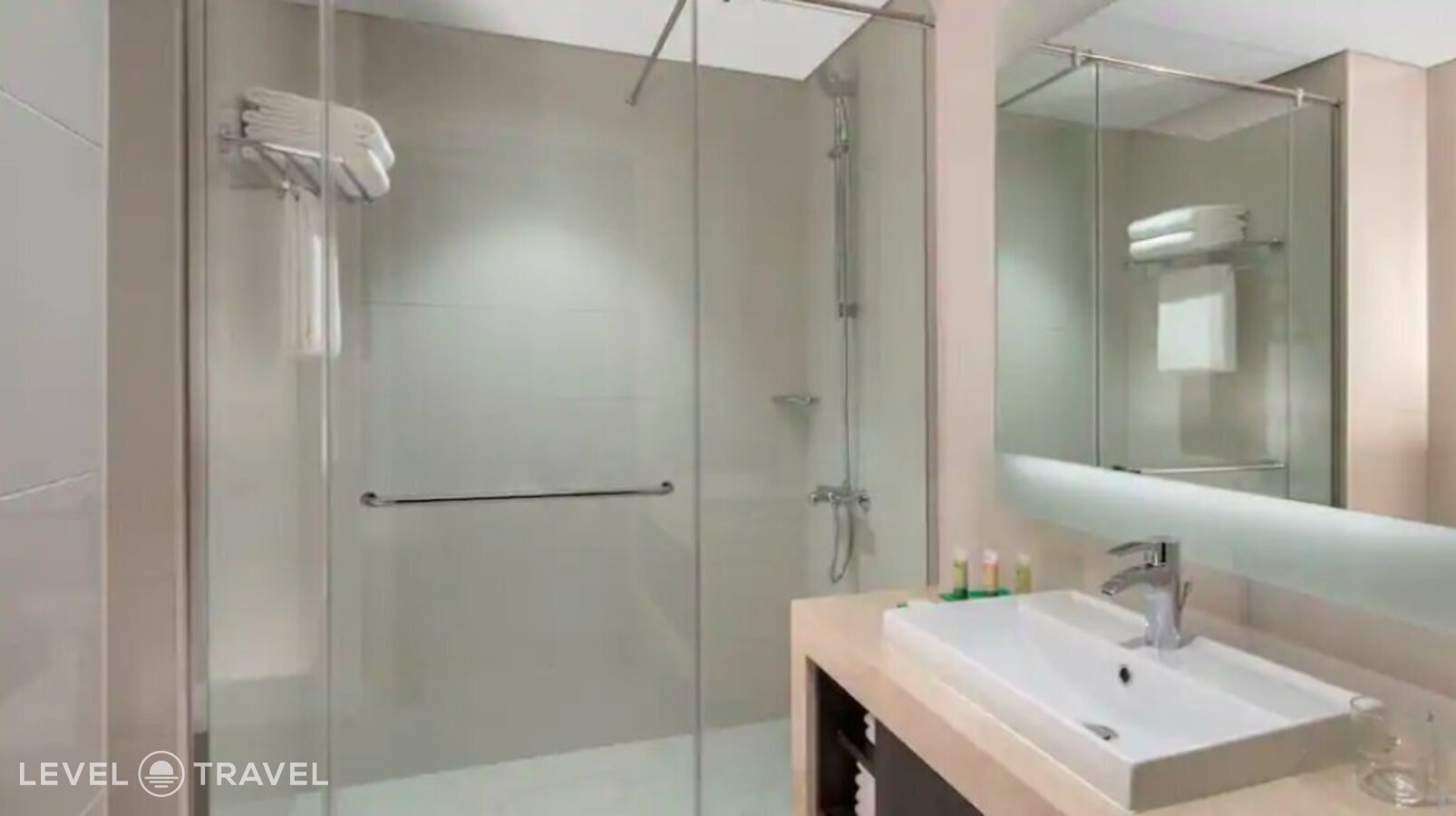 фотографии номера Стандартный с видом на бассейн отеля Hyatt Place Dubai Jumeirah в ОАЭ(Бар Дубай) - фото №23