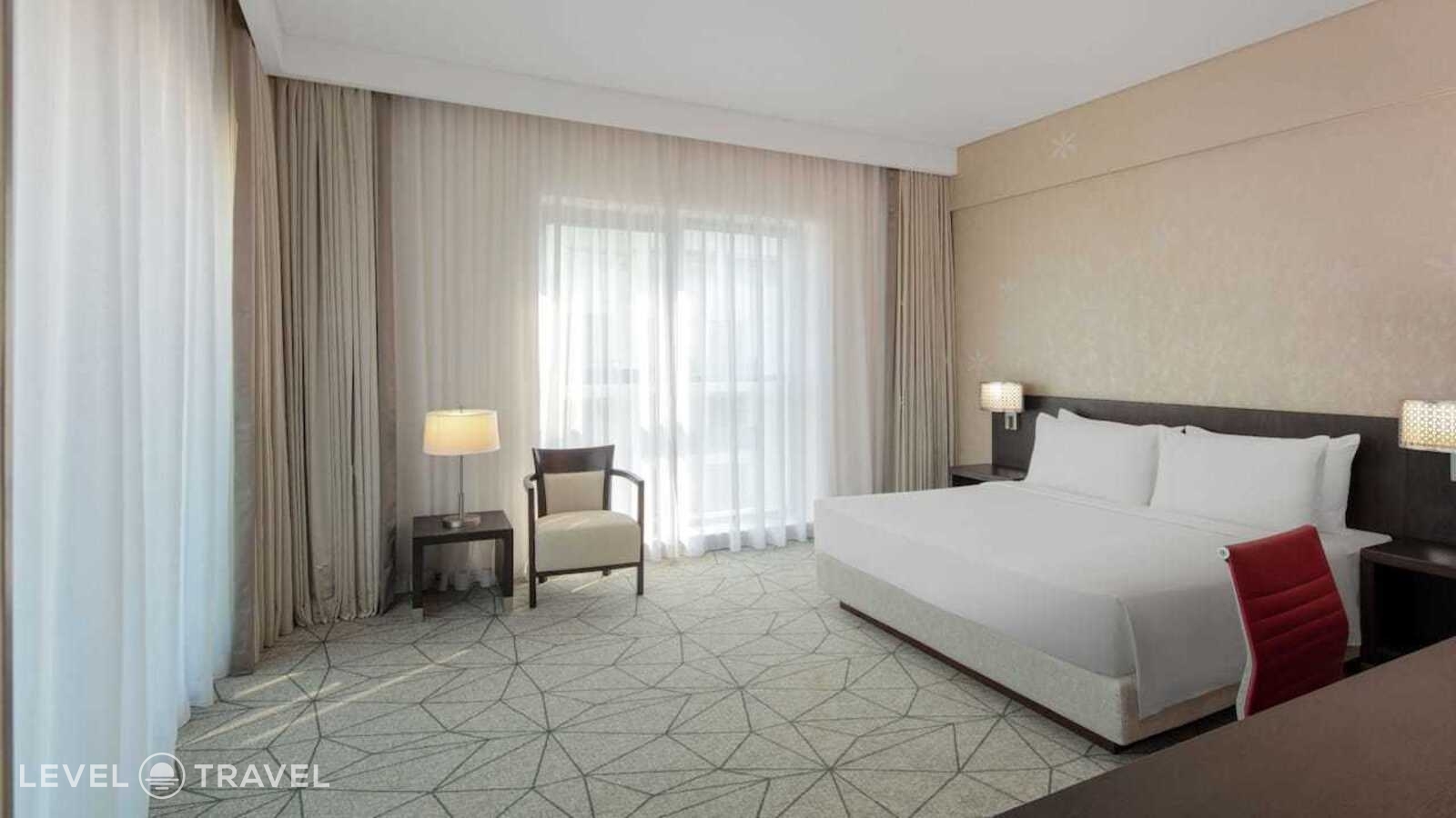 фотографии номера Люкс отеля Hyatt Place Dubai Jumeirah в ОАЭ(Бар Дубай) - фото №1