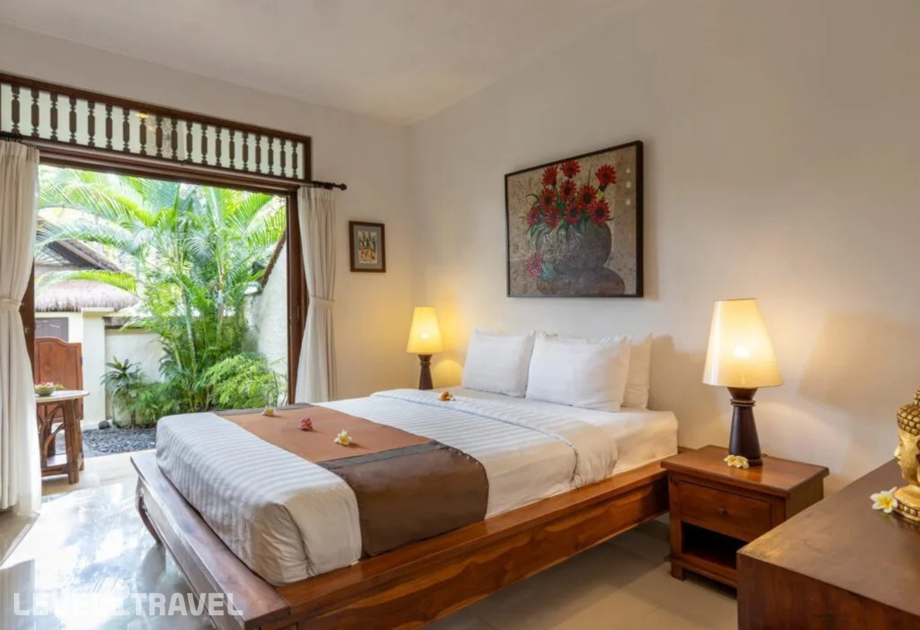 фотографии номера Двухместный номер Losmen двуспальная кровать отеля Alam Anda Ocean Front Resort & Spa в Индонезия(Теджакула) - фото №1
