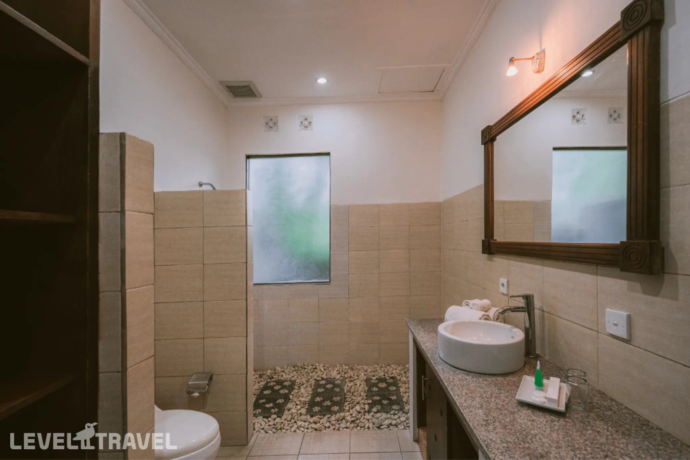 фотографии номера Двухместная Studio Suite с видом на сад двуспальная кровать отеля Medewi Bay Retreat в Индонезия(Пекутатан) - фото №5