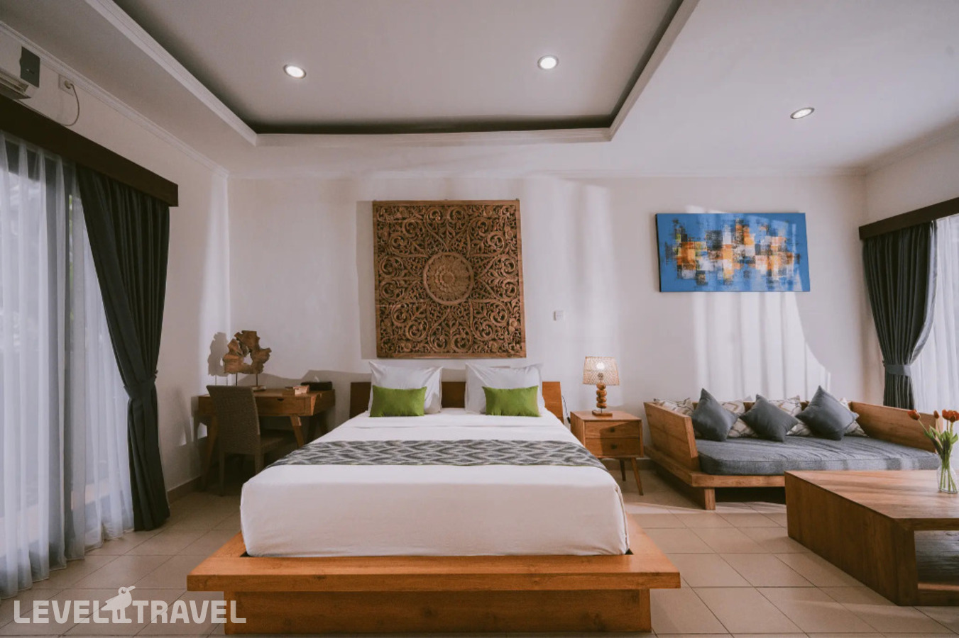фотографии номера Двухместная Studio Suite с видом на сад двуспальная кровать отеля Medewi Bay Retreat в Индонезия(Пекутатан) - фото №1