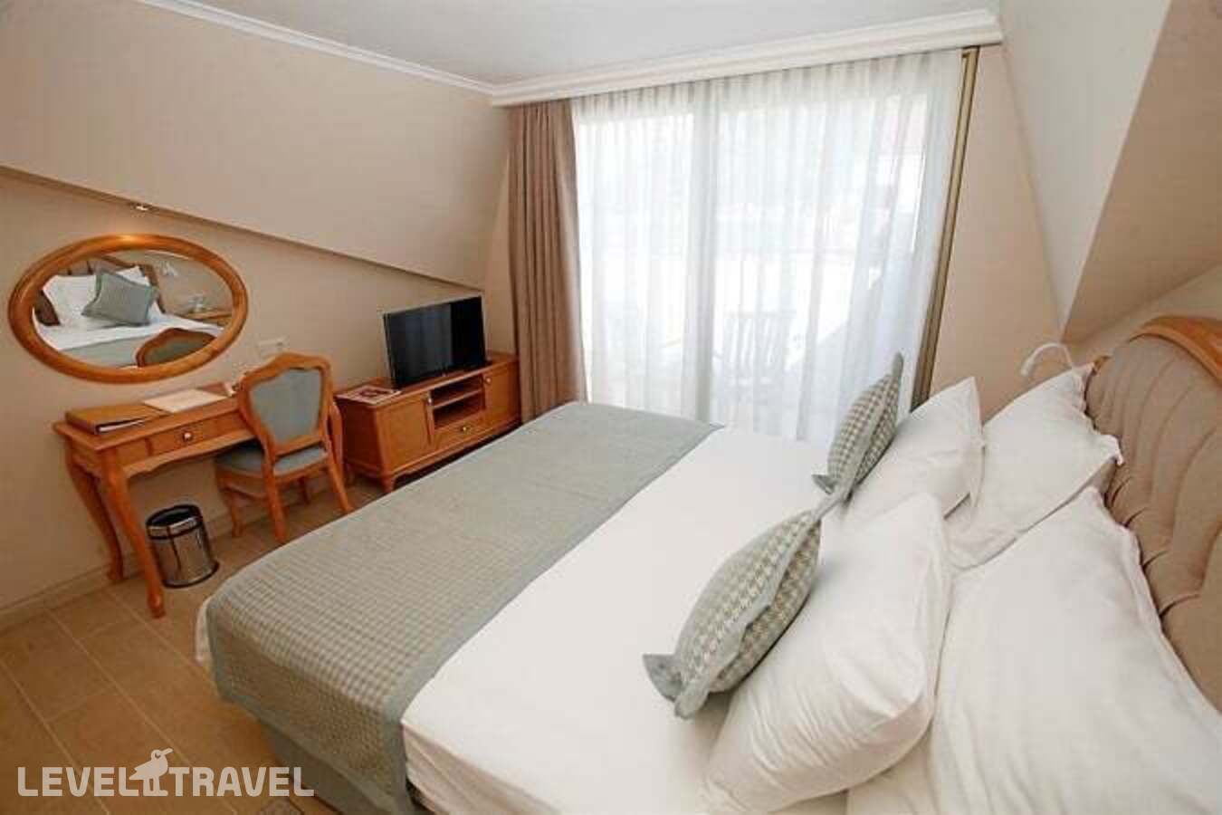 фотографии номера Люкс мансарда с частичным видом на море отеля Aqua Hotel в Турция(Ичмелер) - фото №2