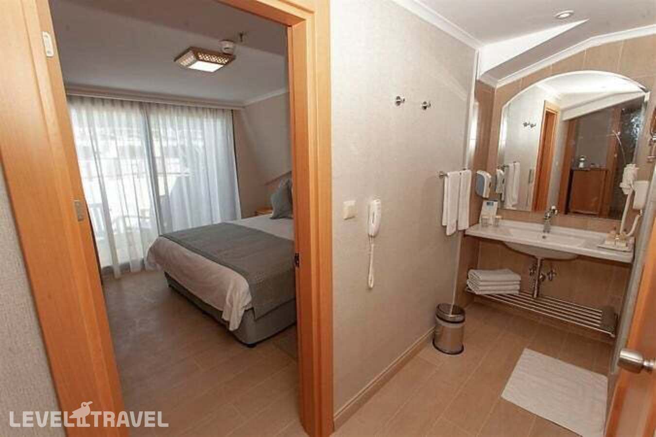 фотографии номера Люкс мансарда с частичным видом на море отеля Aqua Hotel в Турция(Ичмелер) - фото №4