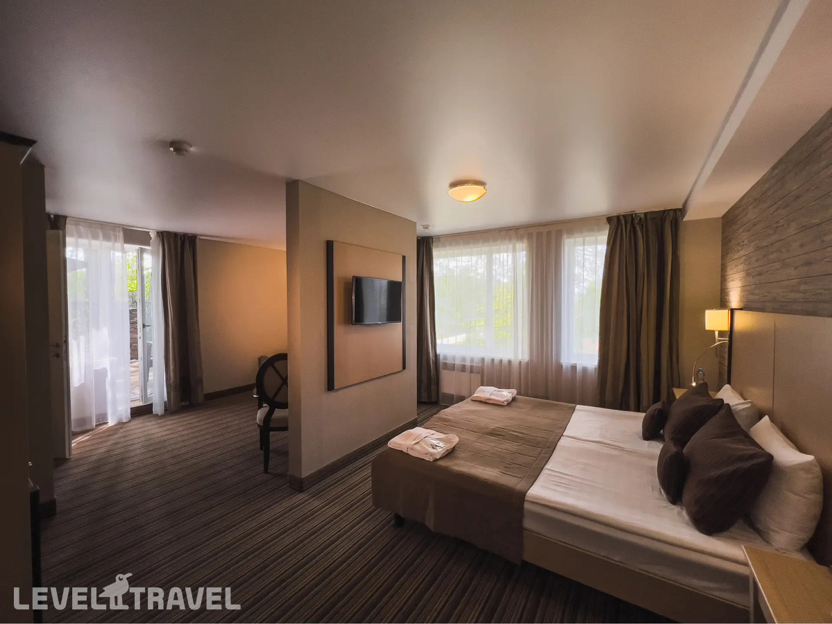 фотографии номера Делюкс с террасой отеля Рассветы И Закаты (Бывш. Черноморец) в Россия(Песчаное) - фото №1