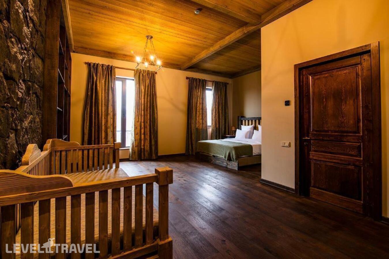 фотографии номера Улучшенный с балконом отеля Apricot Hotel Yerevan в Армения(Ереван) - фото №6