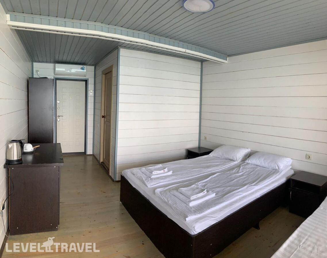 фотографии номера Стандартный номер отеля Captain Black Hotel (Капитан Блэк) в Абхазия(Лдзаа) - фото №1