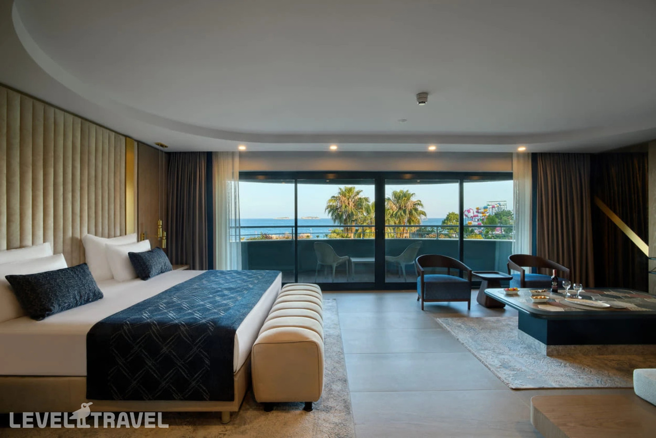 фотографии номера Трехместный делюкс отеля Movenpick Resort Antalya Tekirova (Ex Royal Diwa Tekirova) в Турция(Текирова) - фото №1