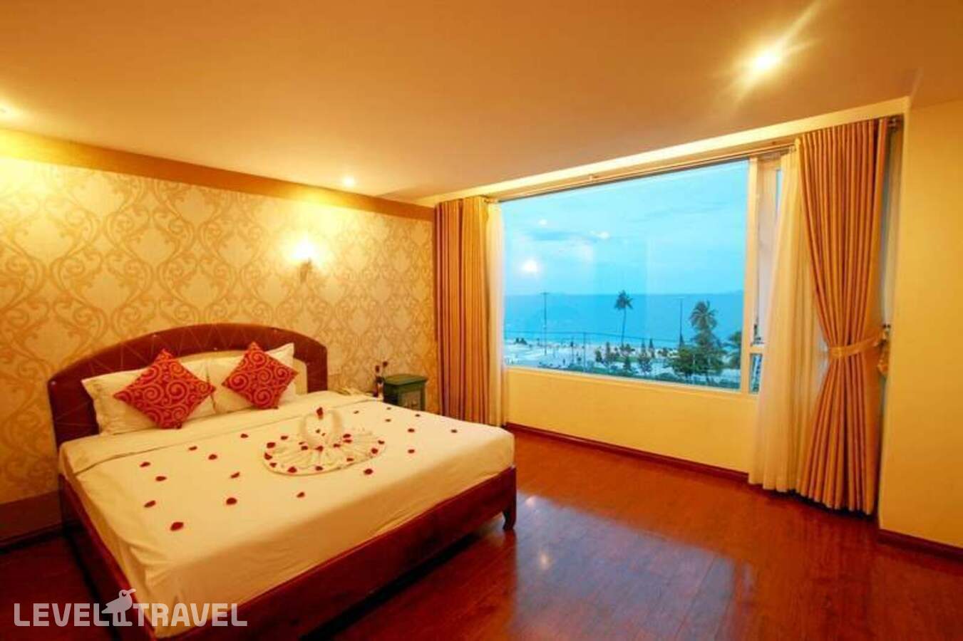 фотографии номера Делюкс с видом на море отеля Le Soleil Nha Trang Hotel (Ex. Galaxy Hotel Nha Trang) в Вьетнам(Нячанг) - фото №2