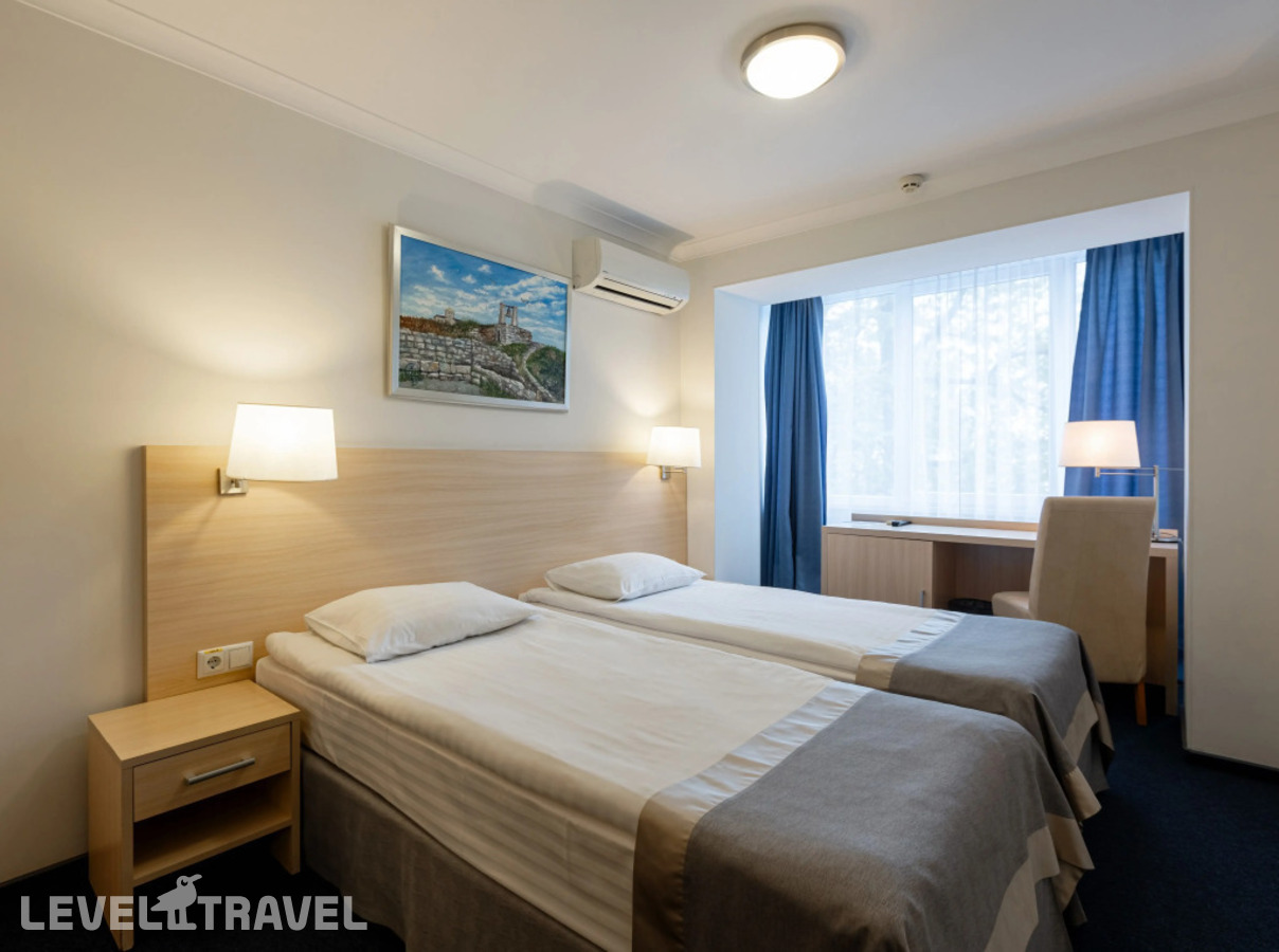 фотографии номера Двухместный номер Классик 2 отдельные кровати отеля Отель Атлантика (Ex. Оптима Севастополь) в Россия(Севастополь) - фото №1