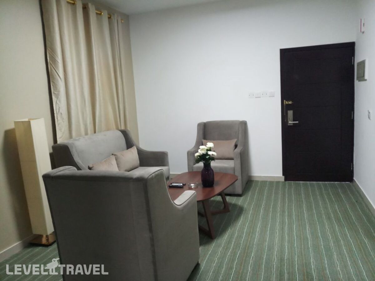 фотографии номера Полулюкс отеля Al Dyafa Hotel Suites в Оман(Салала) - фото №2