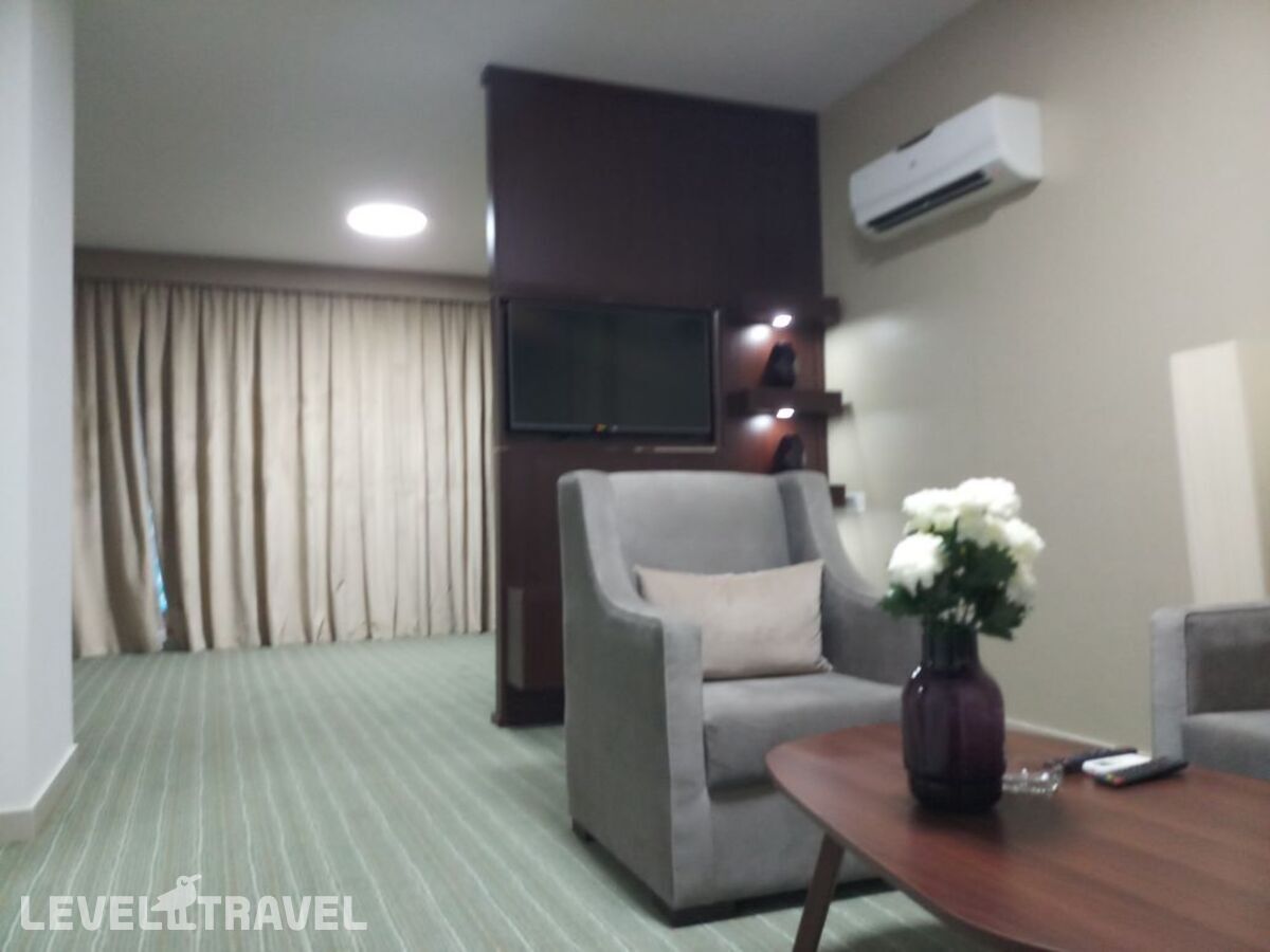 фотографии номера Полулюкс отеля Al Dyafa Hotel Suites в Оман(Салала) - фото №3
