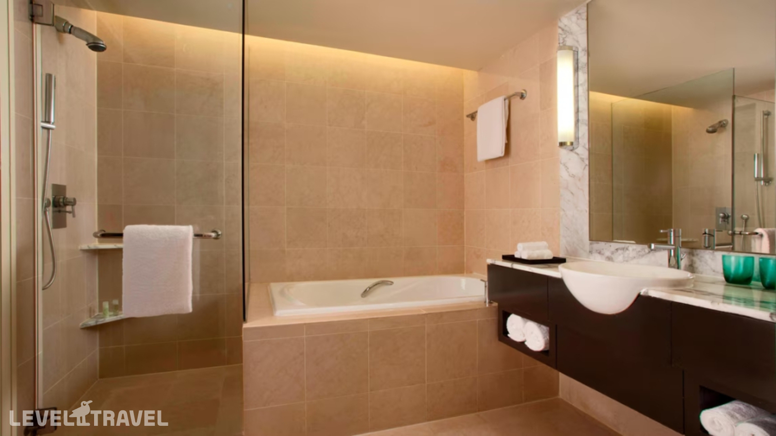 фотографии номера Двухместный люкс Club Lounge Access Westin двуспальная кровать отеля The Westin Kuala Lumpur в Малайзия(Куала-Лумпур) - фото №5