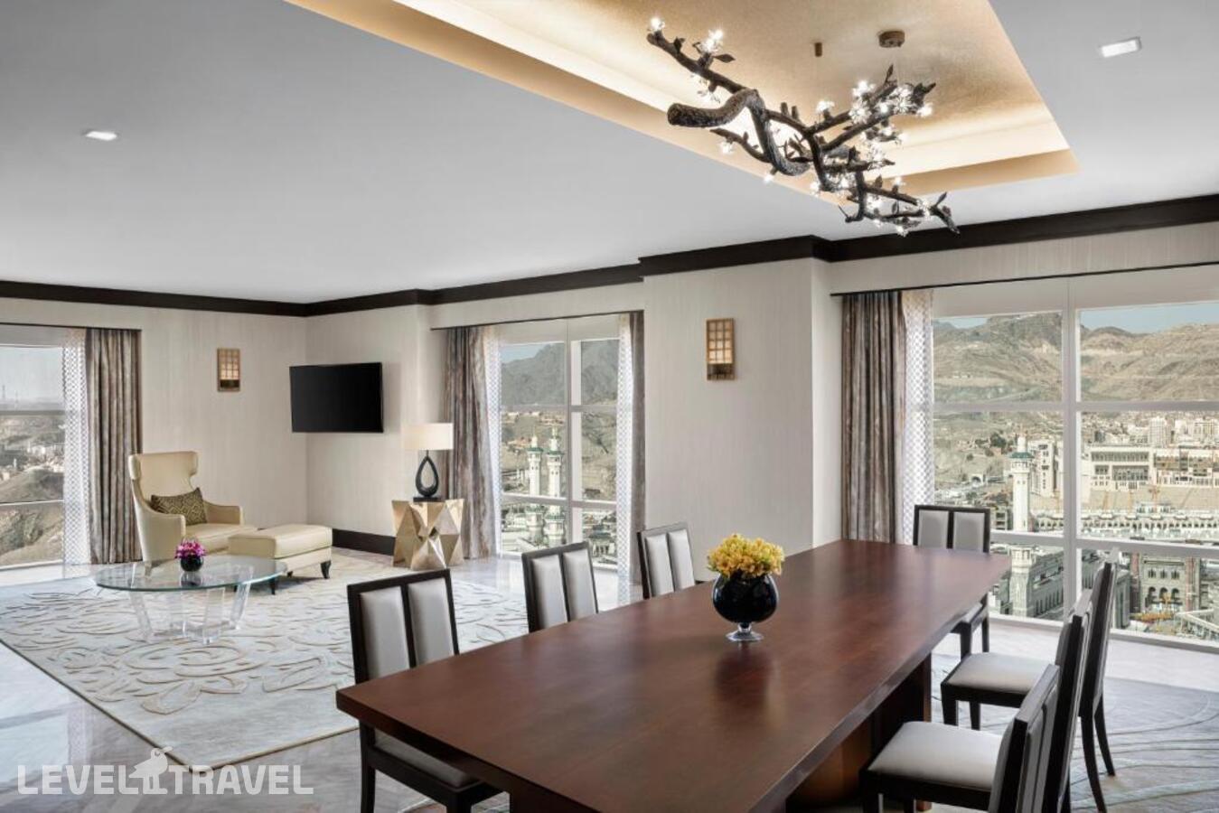 фотографии номера Четырёхместный люкс с видом на Харам Presidential отеля Doubletree By Hilton Makkah Jabal Omar в Саудовская Аравия(Мекка) - фото №5