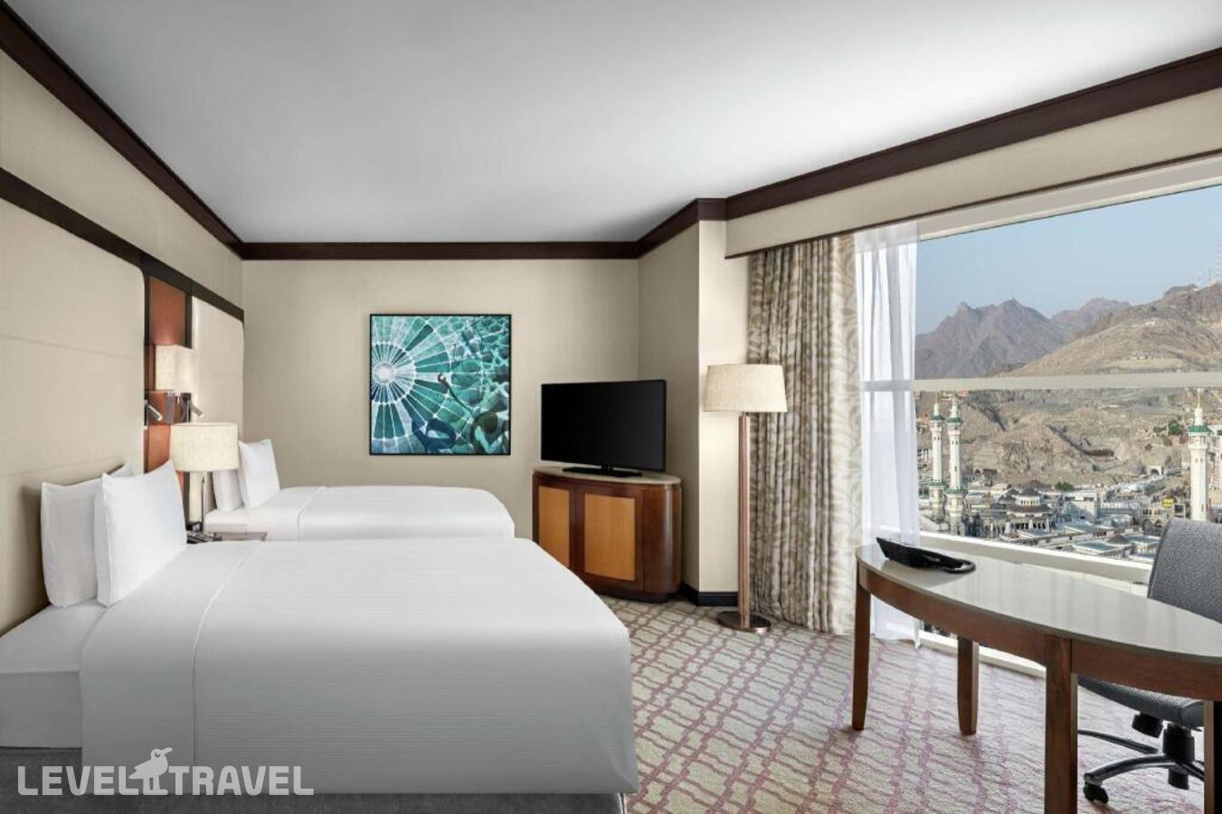 фотографии номера Четырёхместный люкс с видом на Харам Presidential отеля Doubletree By Hilton Makkah Jabal Omar в Саудовская Аравия(Мекка) - фото №2