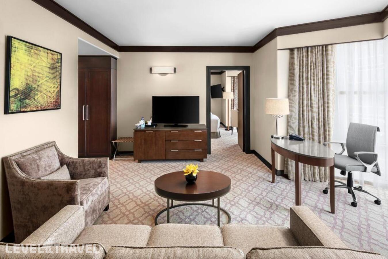 фотографии номера Четырёхместный люкс с видом на Харам Presidential отеля Doubletree By Hilton Makkah Jabal Omar в Саудовская Аравия(Мекка) - фото №6
