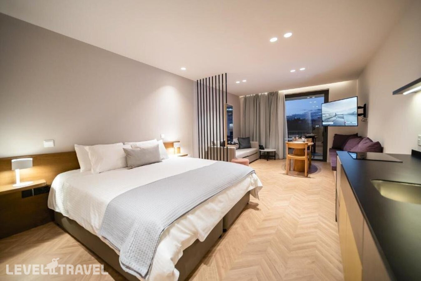 фотографии номера Люкс роскошный отеля Alinea Suites Limassol Center в Кипр(Лимасол) - фото №30