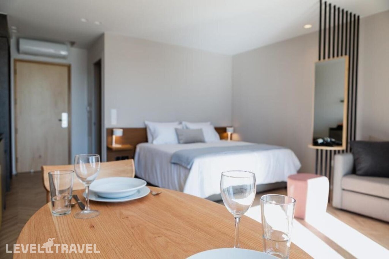 фотографии номера Люкс роскошный отеля Alinea Suites Limassol Center в Кипр(Лимасол) - фото №16