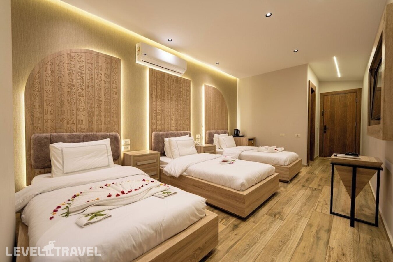 фотографии номера Делюкс (2 комнаты) отеля Royal Great Pyramid Inn в Египет(Гиза) - фото №8